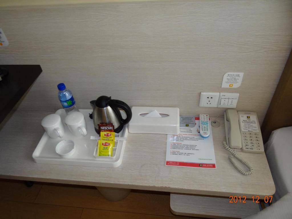 Donghua Hotel Peking Kültér fotó